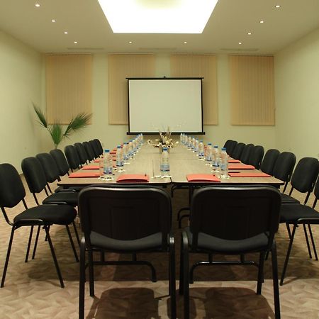 Park Hotel Dryanovo Bagian luar foto