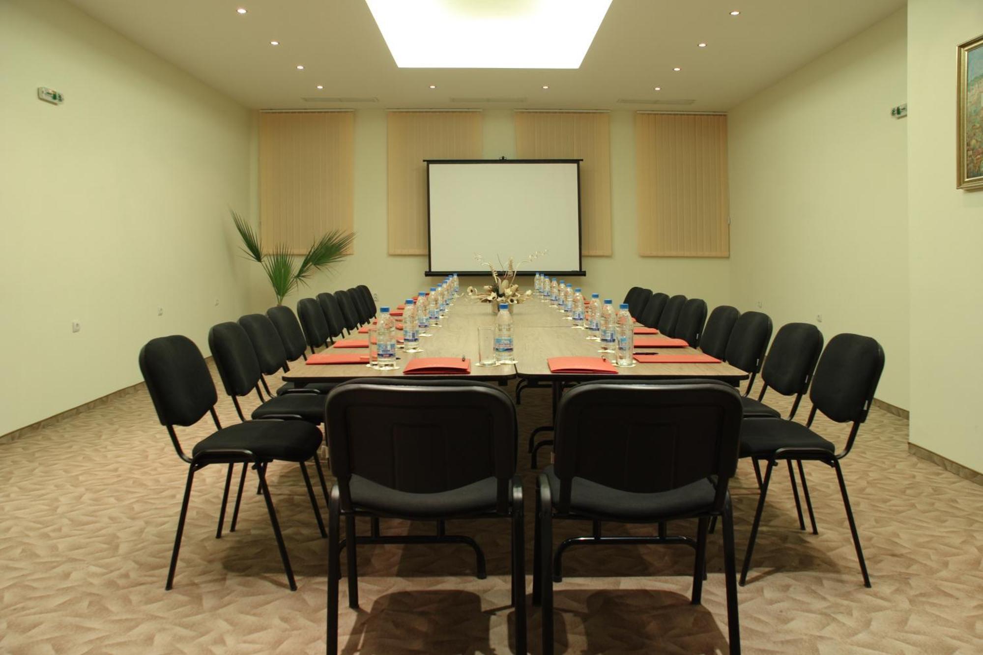 Park Hotel Dryanovo Bagian luar foto