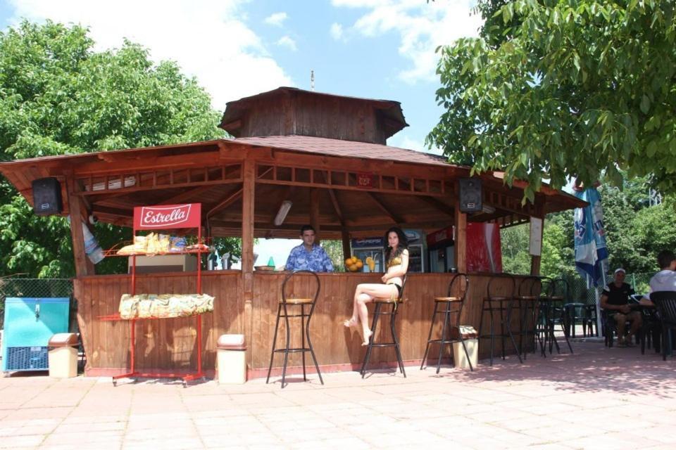 Park Hotel Dryanovo Bagian luar foto